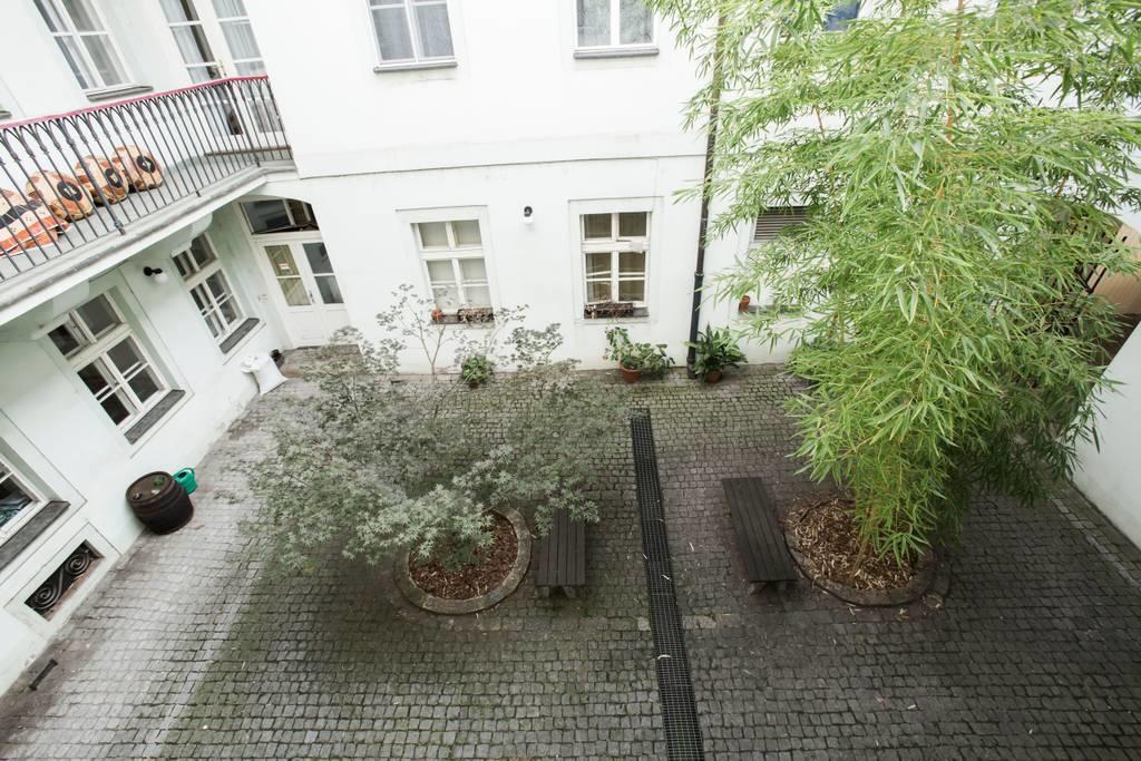 Quiet Apartment With Balcony Charles Bridge Prague Ngoại thất bức ảnh