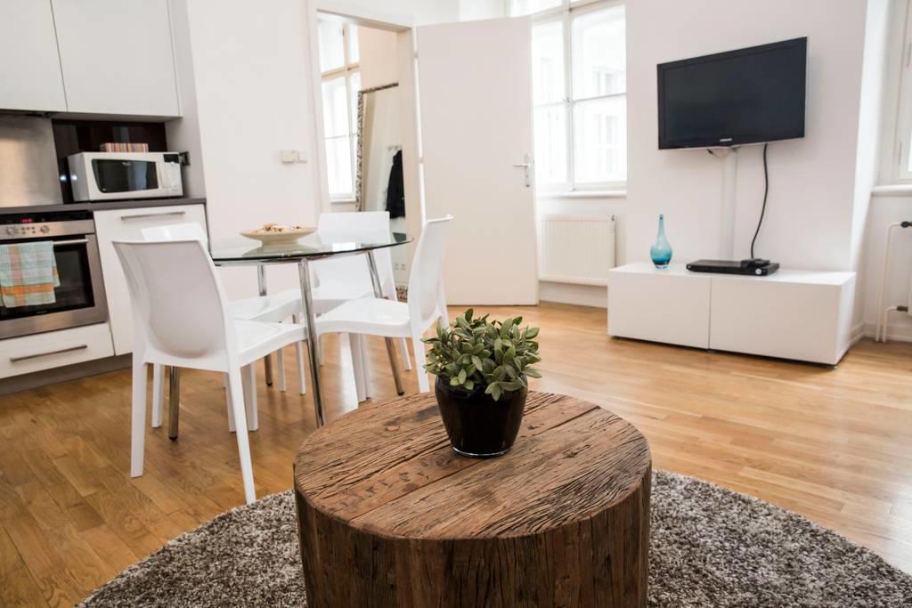 Quiet Apartment With Balcony Charles Bridge Prague Ngoại thất bức ảnh