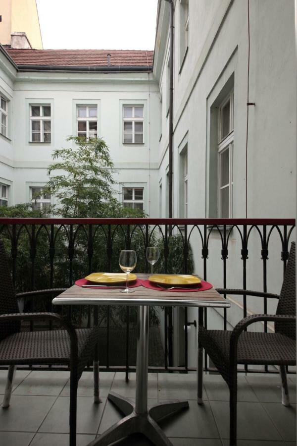 Quiet Apartment With Balcony Charles Bridge Prague Ngoại thất bức ảnh