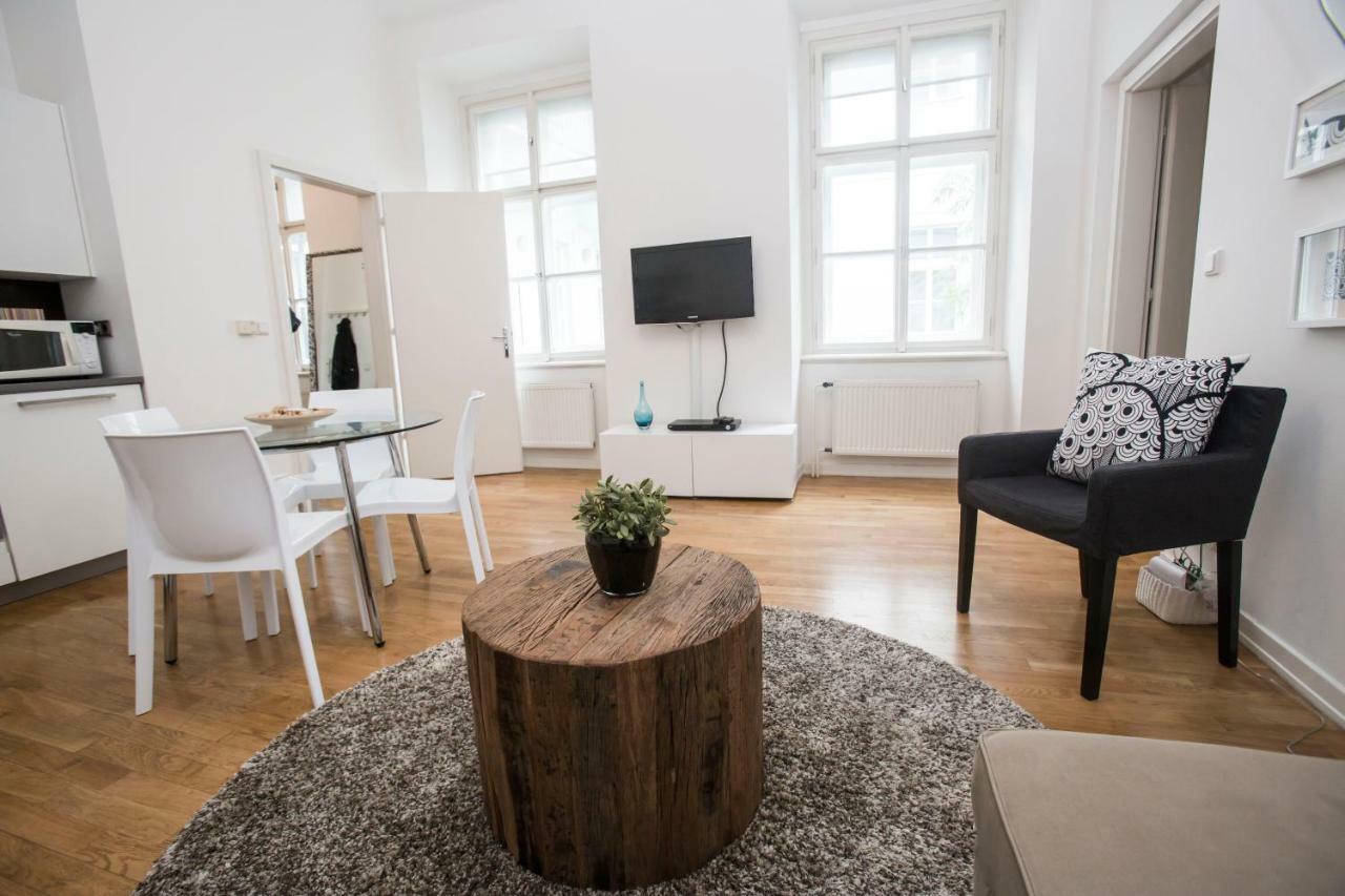 Quiet Apartment With Balcony Charles Bridge Prague Ngoại thất bức ảnh
